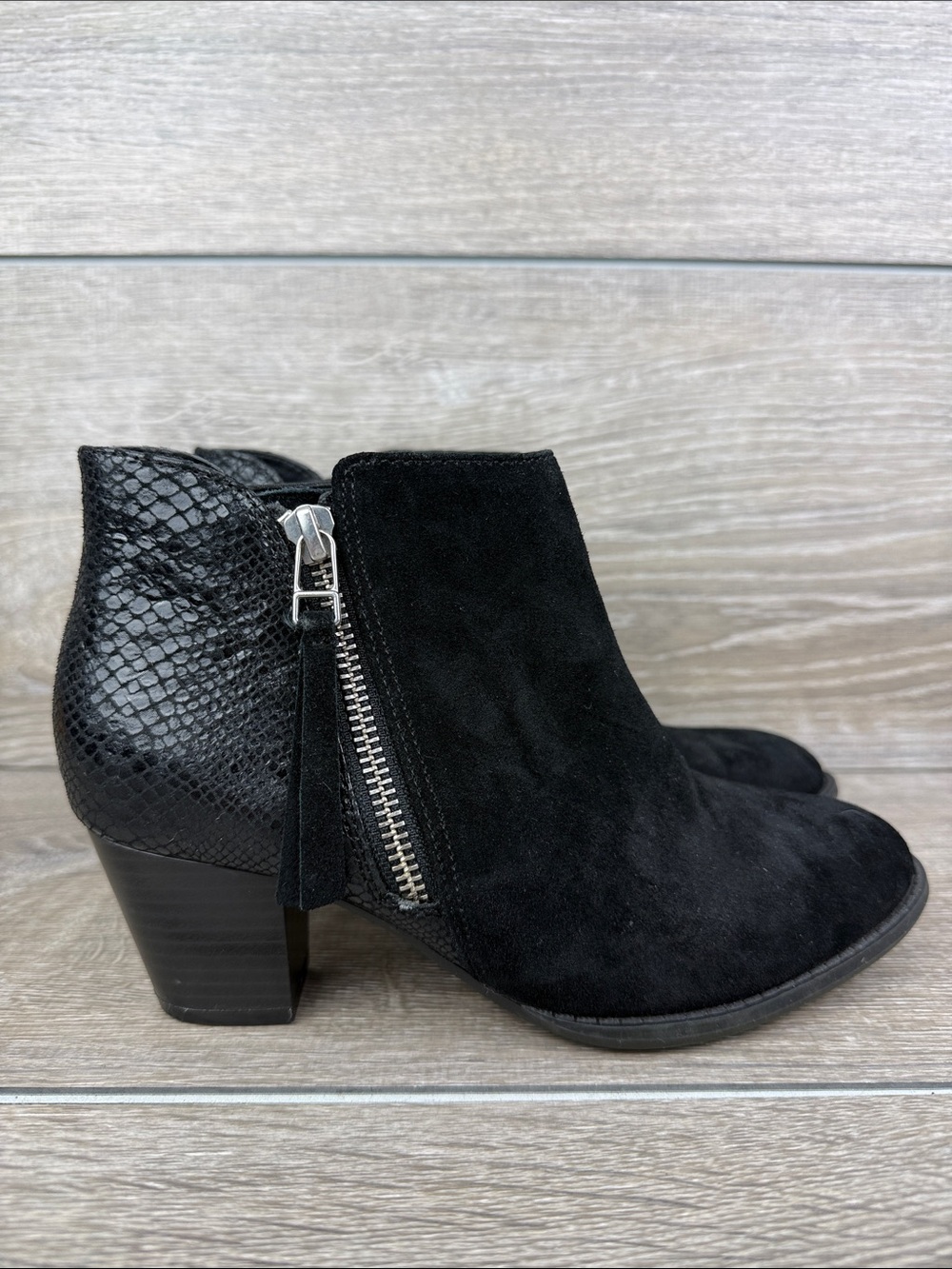 Vionic Anne Women’s Sz 5 Black Leather Zip Snake Heel Ankle Boots